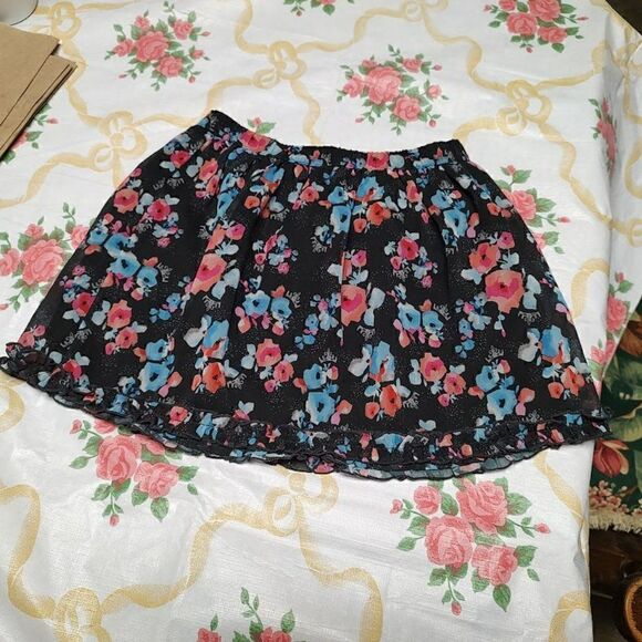 Disney Jumping Beans  Black Flowered Skirt Size Girl's 6 Worn 1 Time - Picture 1 of 2